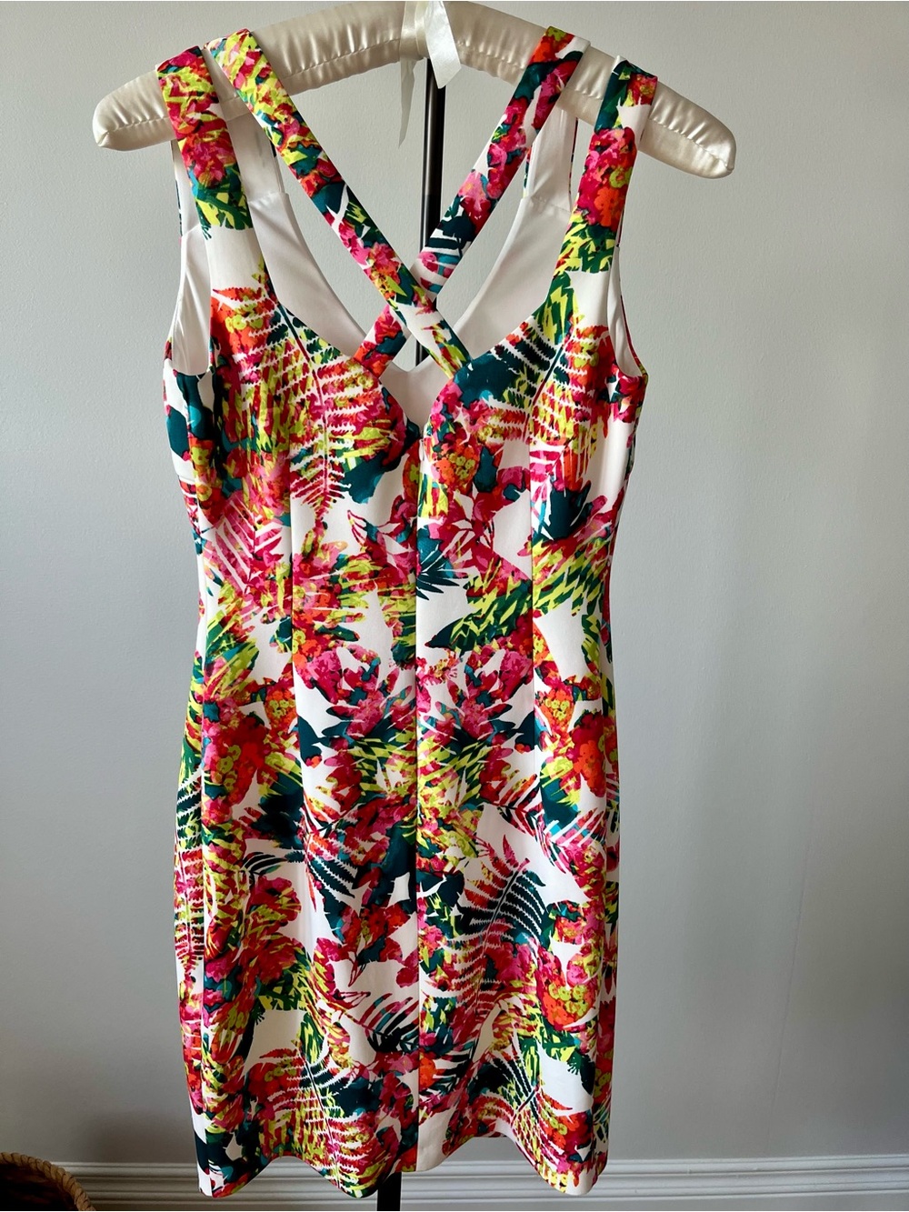 GUESS Tropical Floral Cross-Back Bodycon Dress V-Neck US 10 ✨EUC - Picture 5 of 16